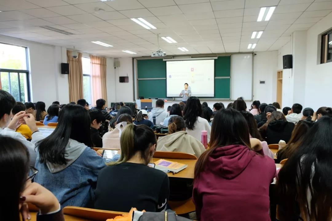“勇立潮头，以创争先”，楷博财经在云南大学举办创新创业讲座1
