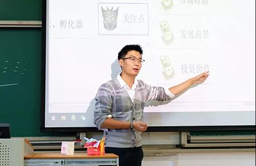 “勇立潮头，以创争先”，楷博财经在云南大学举办创新创业讲座