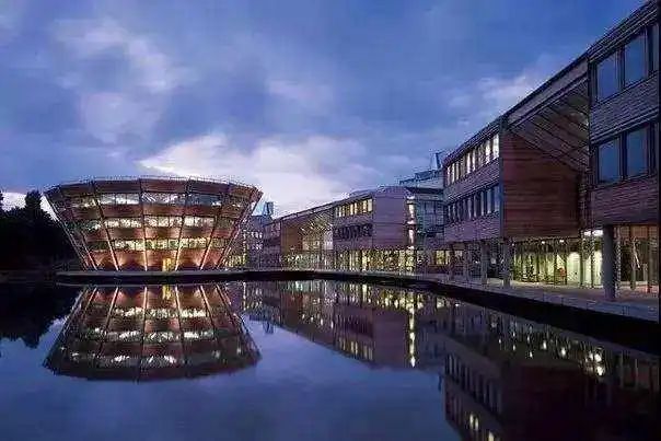 越来越早！英国超热门30所大学，最新2023硕士网申时间汇总！8