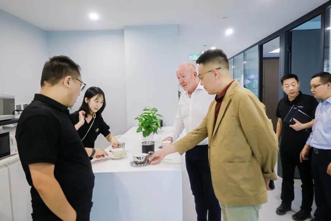 携手前汇丰投行团队，打造康德国际金融课程研究中心2